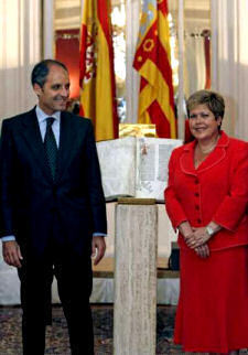 CONTRA LOS T&Oacute;PICOS DE MILAGROSA MART&Iacute;NEZ